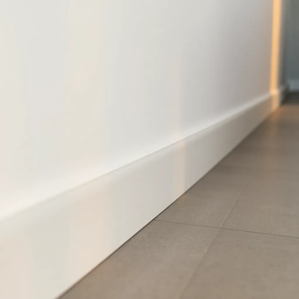 Cokół równo ze ścianą