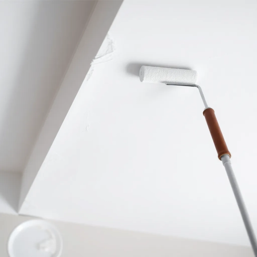 Jak malować wałkiem sufit