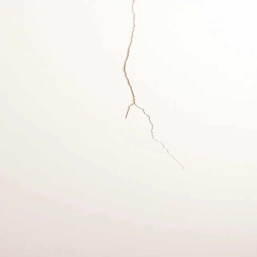 Jak naprawić pęknięcia sufitu w blokach z płyty