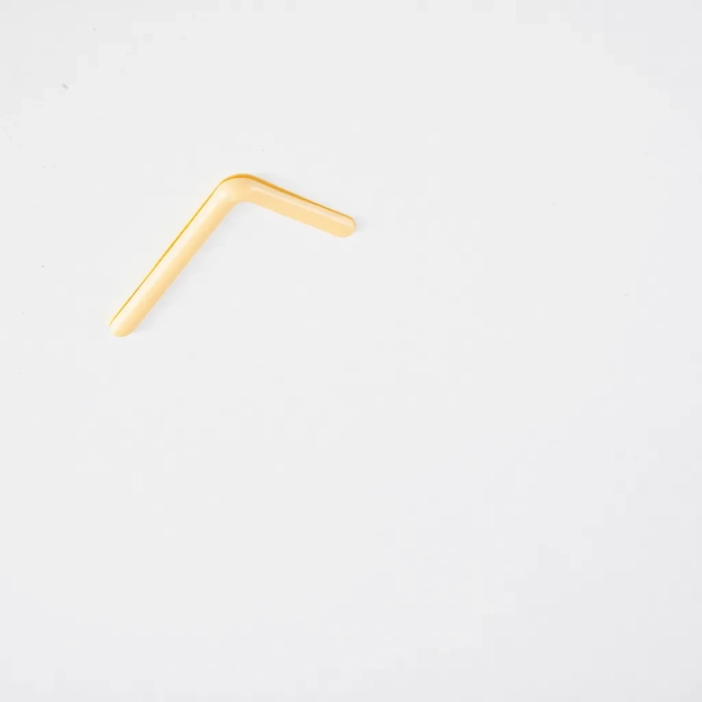 Klejenie styropianu do sufitu na piankę