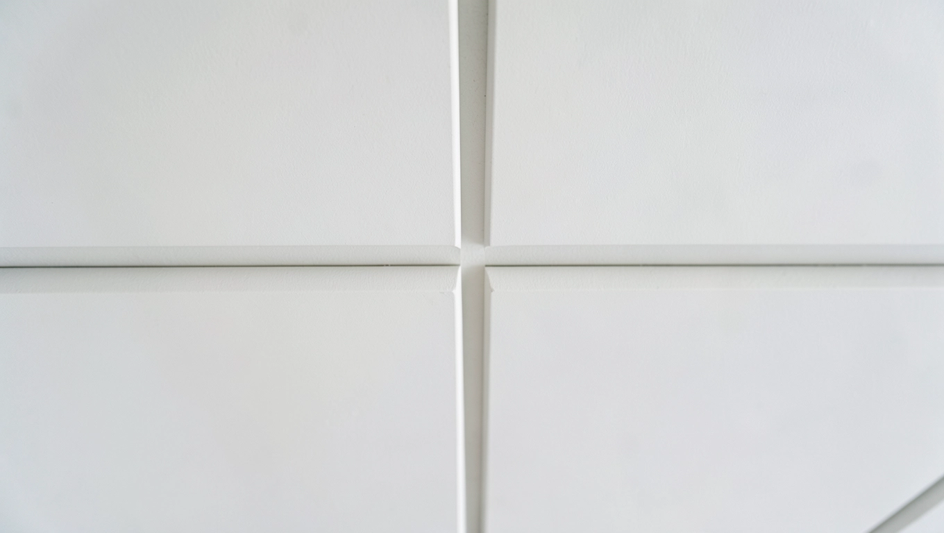 Montaż listew styropianowych na sufit krok po kroku