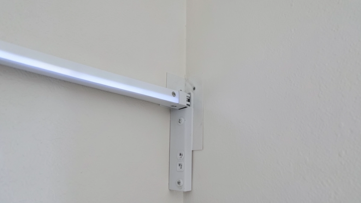 montaż listwy oświetleniowej