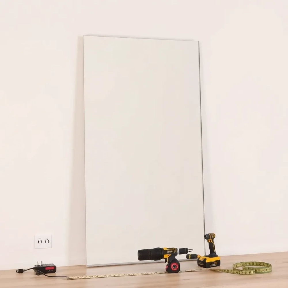 Montaż lustra na ścianie