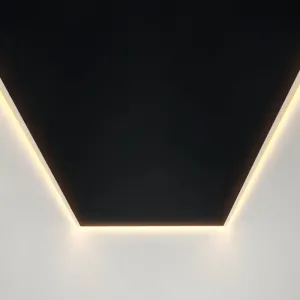 Ciemny sufit w łazience