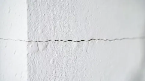 cienka listwa pod tynkiem