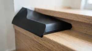 czarne listwy na schody