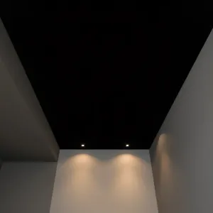 Czarny sufit w niskim pomieszczeniu