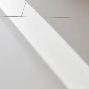 Czy gres podłogowy można położyć na ścianę