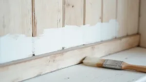 czy lamperie można pomalować farbą lateksową