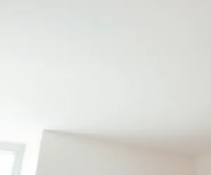 Czy można przykleić płytę gk do sufitu