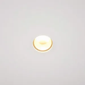 Czy sufit napinany wycisza