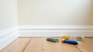 Czym kleić listwy przypodłogowe