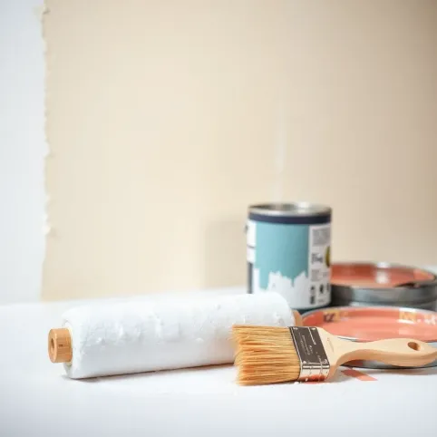 Czym malować ściany wałkiem czy pędzlem