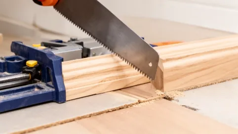 czym przyciąć listwy przypodłogowe