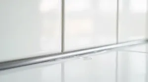 czym przykleić listwę aluminiową do płytek