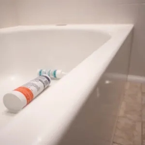 Czym przykleić listwę do wanny