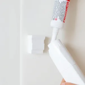 Czym przykleić listwy styropianowe do ściany