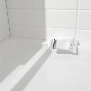 Czym uszczelnić szparę między ścianą a brodzikiem