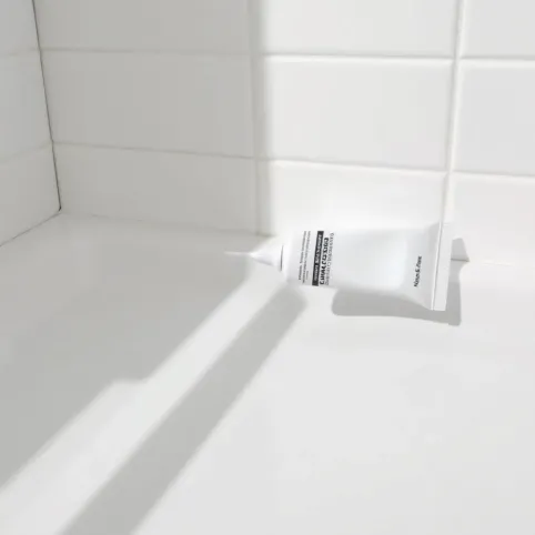 Czym uszczelnić szparę między ścianą a brodzikiem