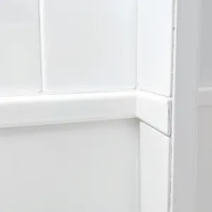 Czym wykończyć płytki przy ścianie