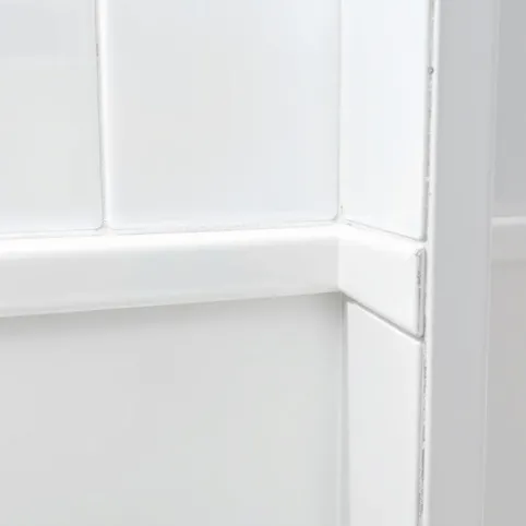 Czym wykończyć płytki przy ścianie