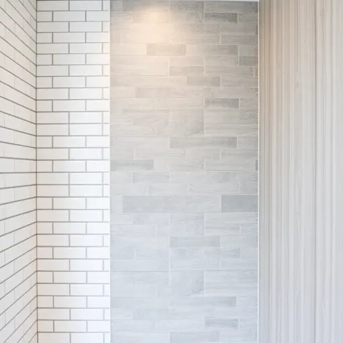 Czym wyłożyć ściany w kabinie prysznicowej