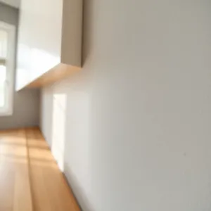 Czym wypełnić szczelinę między szafką a ścianą