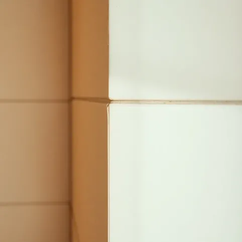 Czym zakryć stare płytki na ścianie