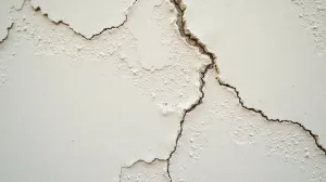 Farba strukturalna na nierówne ściany