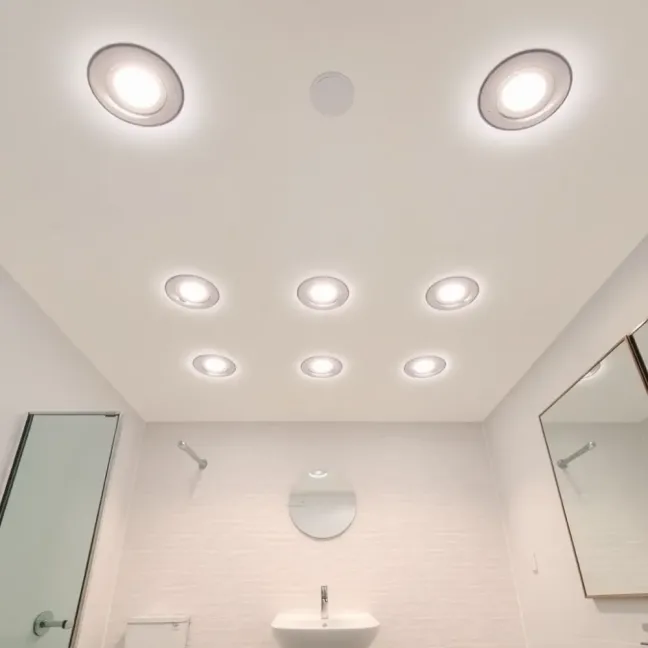 Halogeny sufitowe LED do łazienki