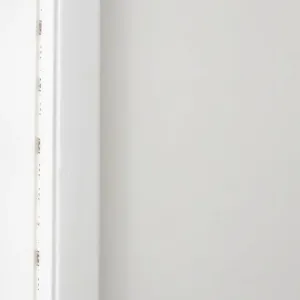 Ile ościeżnica nachodzi na ścianę