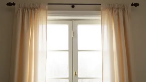 Jak dobrać karnisz do okna
