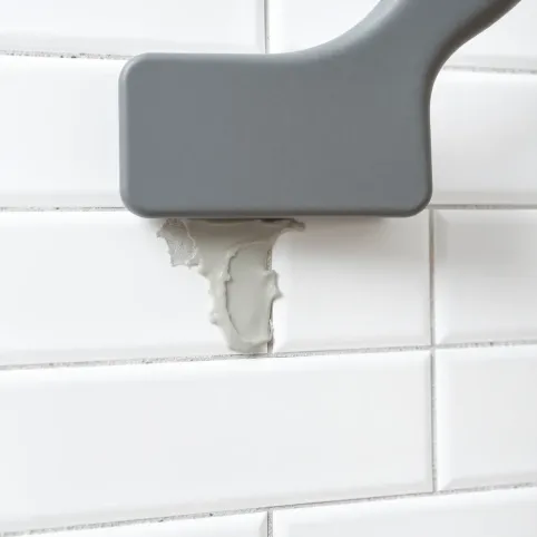 Jak fugować płytki na ścianie