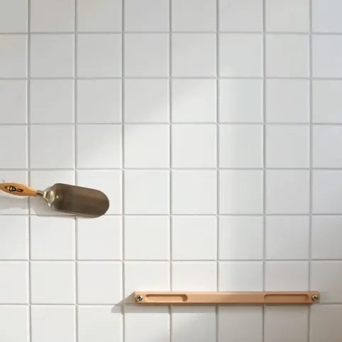 Jak kłaść płytki 60x60 na ścianę