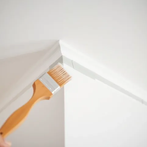 Jak malować ściany na styku z sufitem