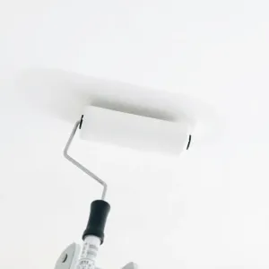 Jak malować sufit wałkiem bez smug