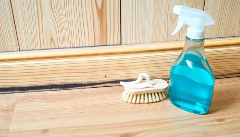 Jak myć listwy przypodłogowe
