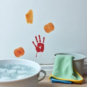 Jak myć ściany z plam