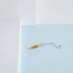 Jak odciąć sufit od ściany bez taśmy