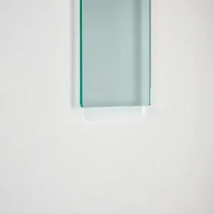 Jak odkleić szkło hartowane ze ściany