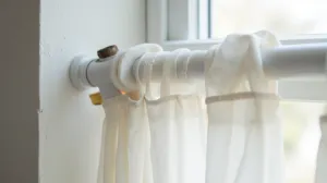 jak odkręcić karnisz