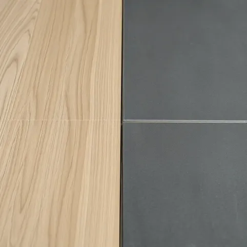 Jak połączyć panele z płytkami bez listwy