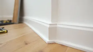 jak położyć listwy przypodłogowe mdf