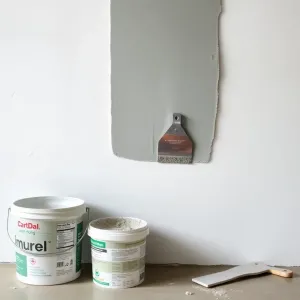 Jak położyć mikrocement na ścianie