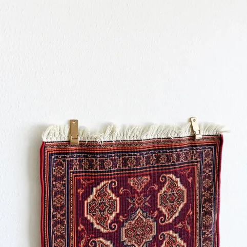 Jak powiesić dywan na ścianie