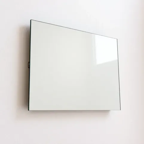 Jak powiesić lustro odchylone od ściany