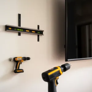 Jak powiesić telewizor TCL na ścianie