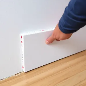 Jak przykleić listwy do ściany