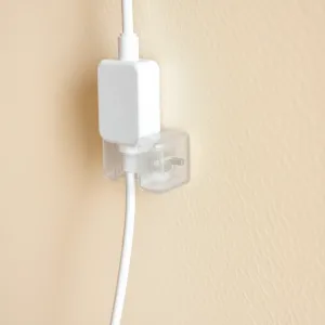 Jak przymocować kabel do ściany