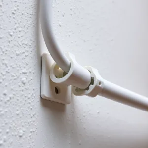 Jak przymocować peszel do ściany